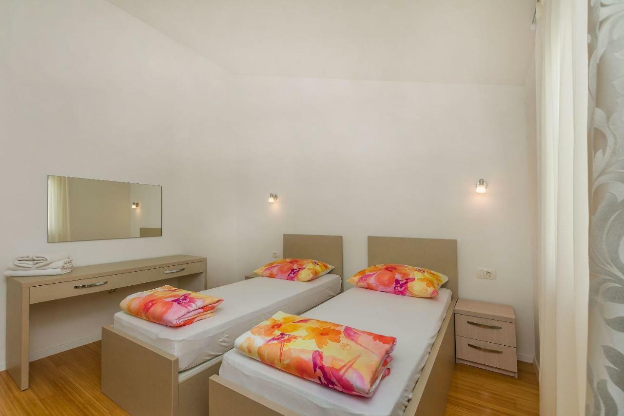 Apartments Villa Aquamarine Duće Exterior foto